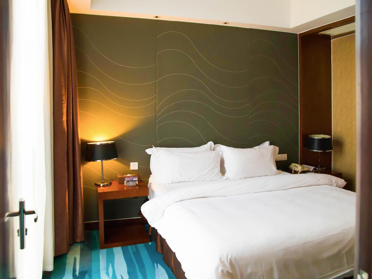 Metropolo, Zhenjiang, Railway Station Wanda Plaza Otel Zhenjiang  Dış mekan fotoğraf